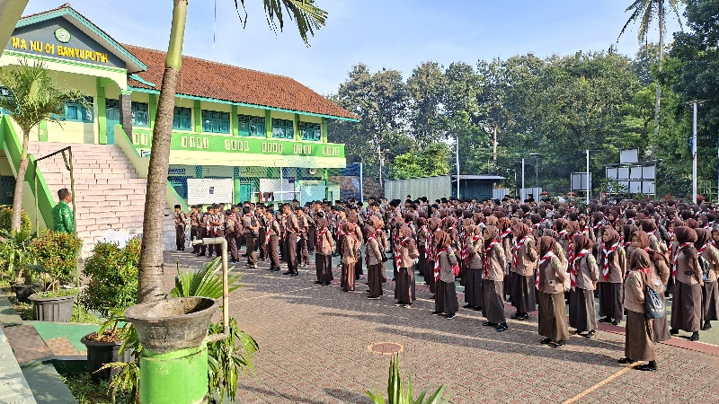 Hari Pertama UM, Siswa MA NU 01 Banyuputih Disiplin Tanpa Keterlambatan Hari Pertama UM, Siswa MA NU 01 Banyuputih Disiplin Tanpa Keterlambatan