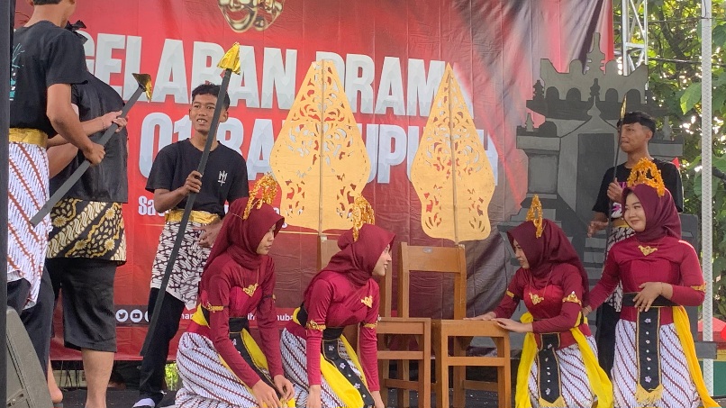 Pagelaran Drama MA NU 01 Banyuputih Jadi Ajang Unjuk Bakat dan Kreativitas Pagelaran Drama MA NU 01 Banyuputih Jadi Ajang Unjuk Bakat dan Kreativitas